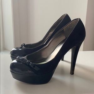 black guess heels